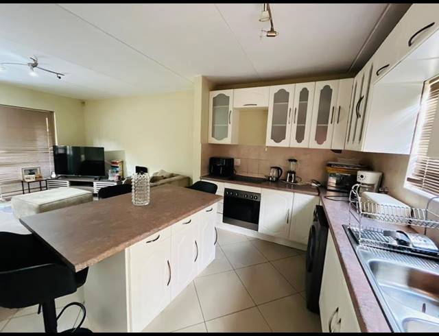 2 BEDROOM PROPERTY TO RENT IN WILGEHEUWEL